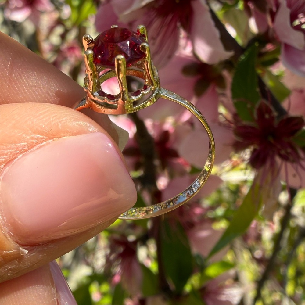 8k Gold Ring with Deep Red Gemstone - Women Jewelry - Picture 4 of 6